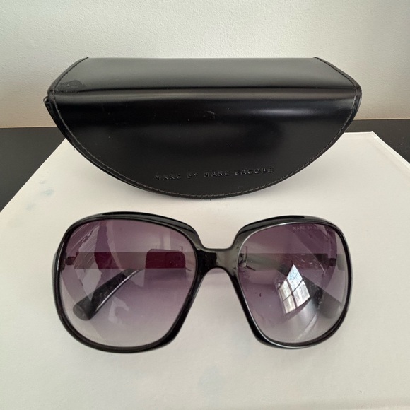 Marc Jacobs Accessories - Marc Jacobs Black & Pink Sunglasses (lens has scratches) with case